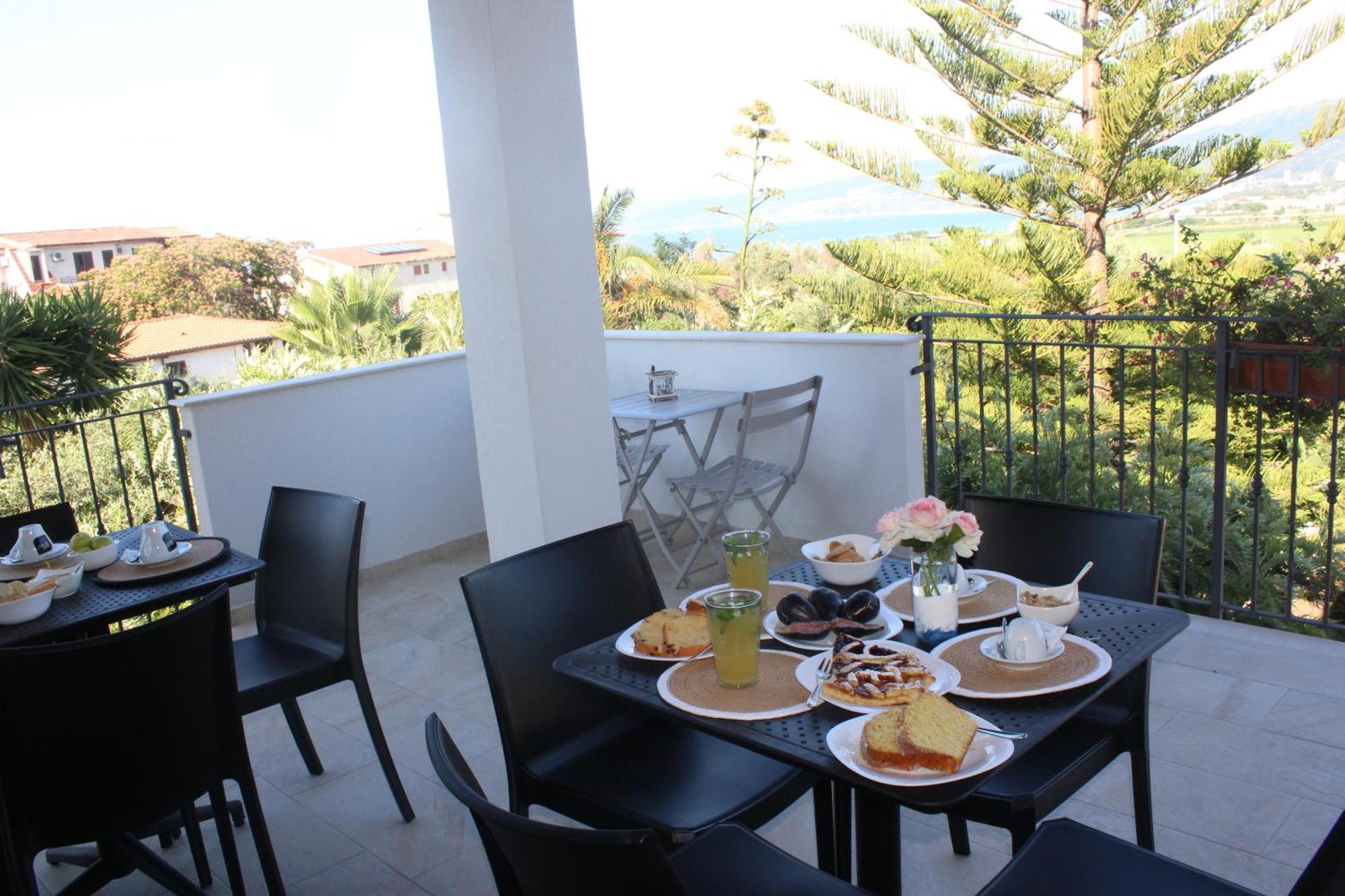 ブリアーティコ Residenza Anna Calabria Bed & Breakfast エクステリア 写真