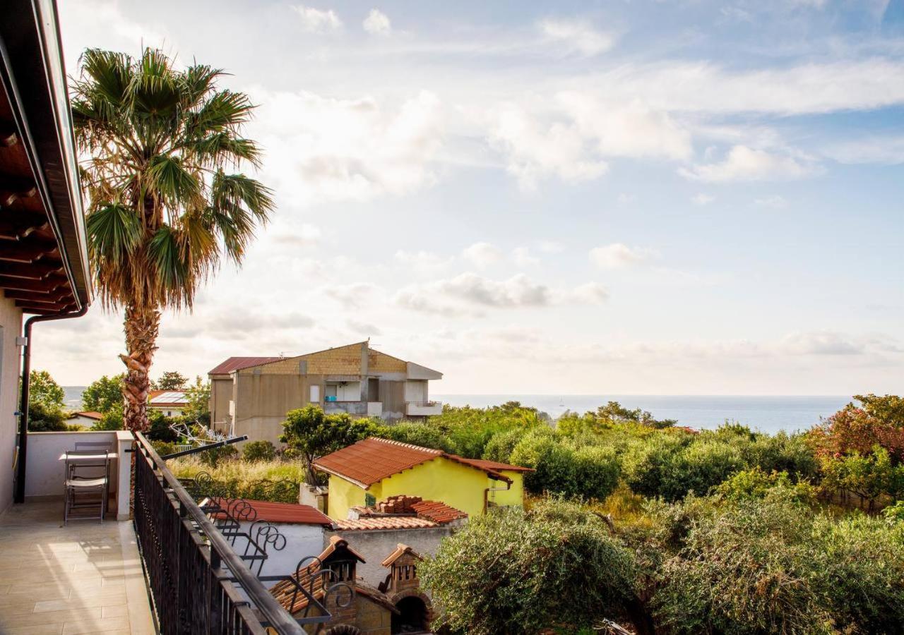 ブリアーティコ Residenza Anna Calabria Bed & Breakfast エクステリア 写真