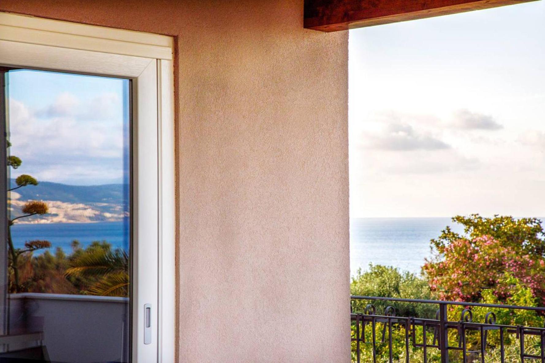 ブリアーティコ Residenza Anna Calabria Bed & Breakfast エクステリア 写真
