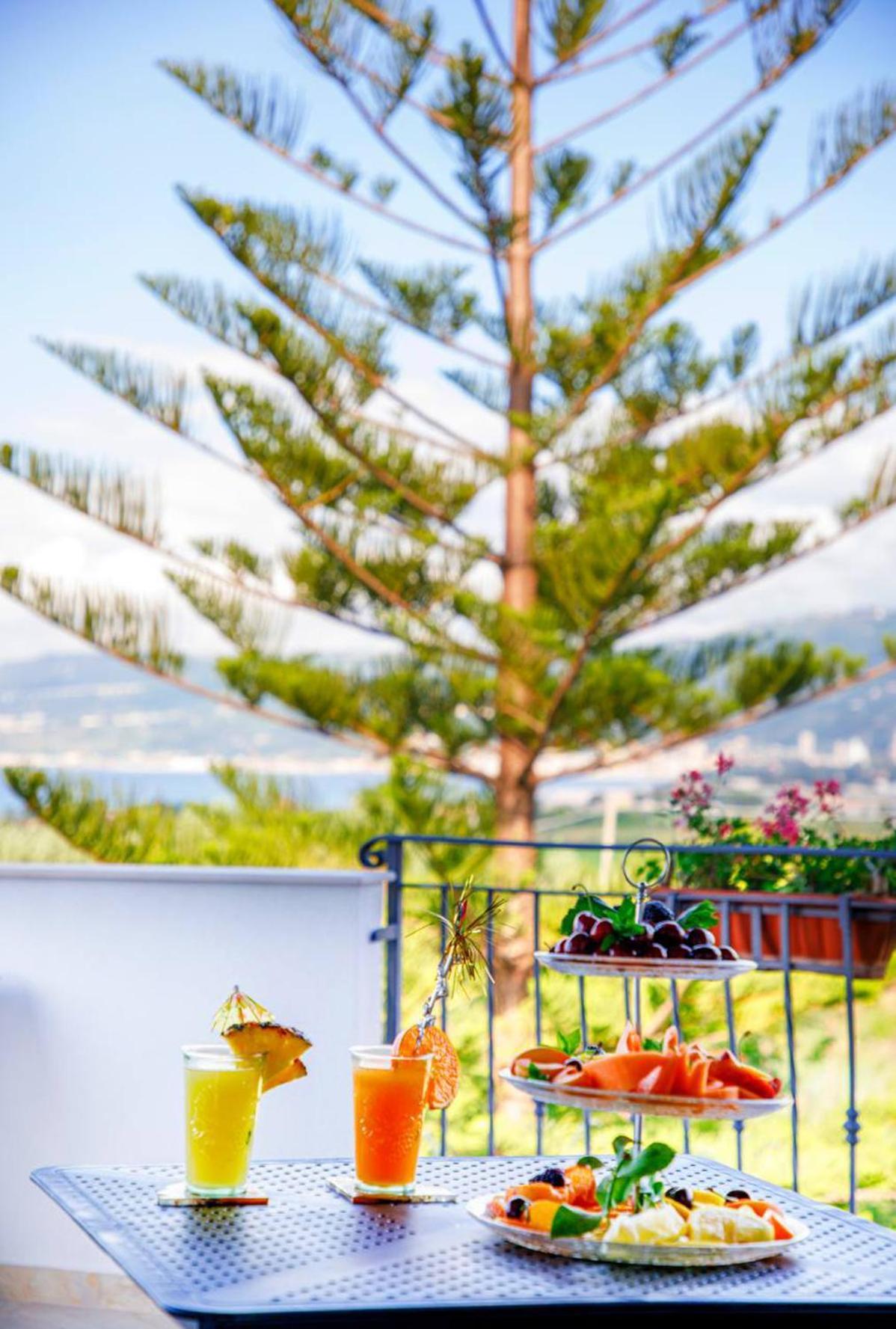 ブリアーティコ Residenza Anna Calabria Bed & Breakfast エクステリア 写真